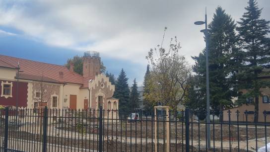 Senica, Sokolovňa, osvetlenie parku