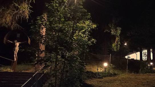 Vyšný Kubín, kostol Najsvätejšej Trojice, osvetlenie cintorína