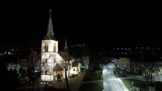 Dolný Kubín - kostol sv. Kataríny Alexandijskej, exteriérové svetlenie