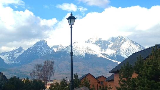 Stará Lesná, chatová oblasť a IBV na vstupe do obce