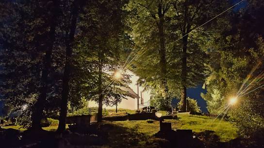 Vyšný Kubín, kostol Najsvätejšej Trojice, osvetlenie cintorína