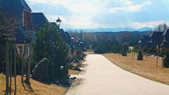 Stará Lesná, chatová oblasť a IBV na vstupe do obce