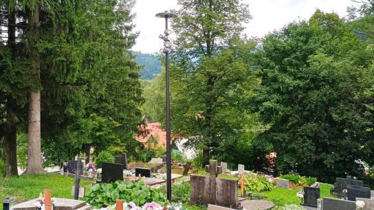 Vyšný Kubín, kostol Najsvätejšej Trojice, osvetlenie cintorína