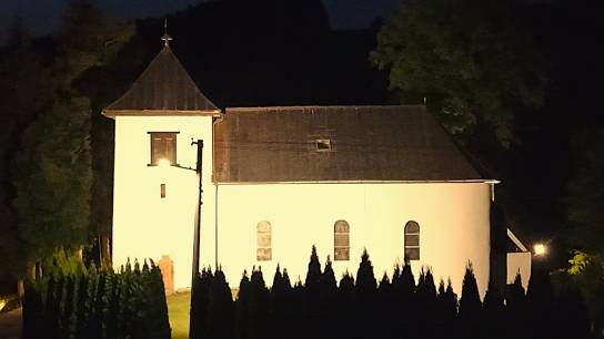 Vyšný Kubín, kostol Najsvätejšej Trojice, osvetlenie cintorína