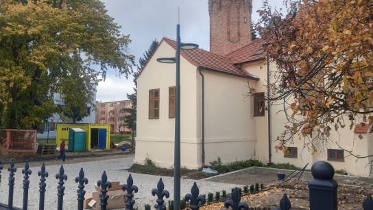 Senica, Sokolovňa, osvetlenie parku