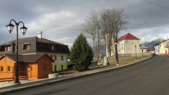 Stará Lesná, okolie kostola