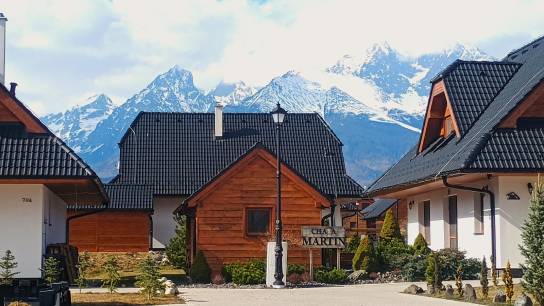 Stará Lesná, chatová oblasť a IBV na vstupe do obce