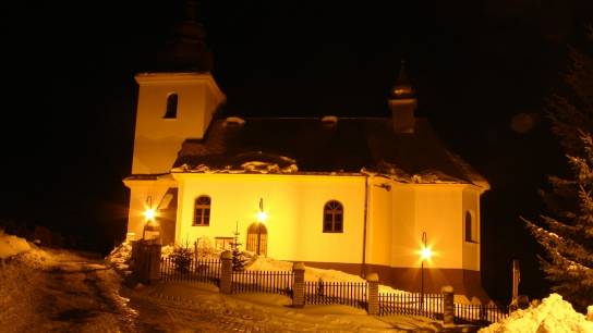 Pribiš - farský kostol, osvetlenie cintorína