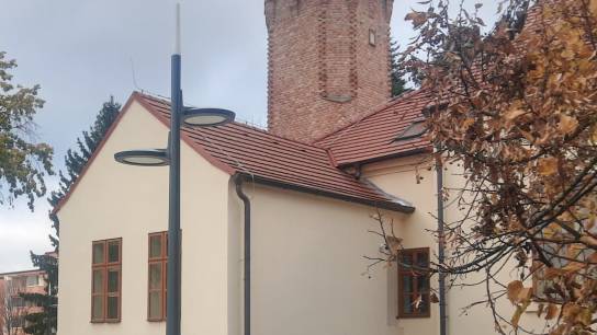 Senica, Sokolovňa, osvetlenie parku