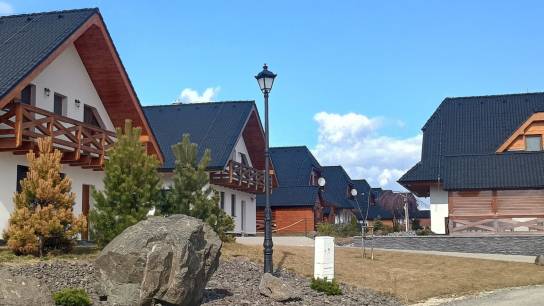 Stará Lesná, chatová oblasť a IBV na vstupe do obce