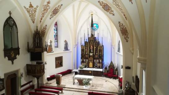 Dolný Kubín - kostol sv. Kataríny Alexandijskej, interiérové svetlenie