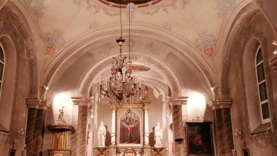 Liptovský Mikuláš-Palúdzka, kostol sv. Jána evanjelista, vnútorné osvetlenie