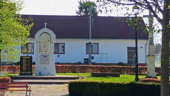 Malženice, osvetlenie námestia