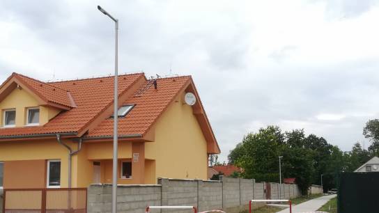 Zeleneč - Podolky, osvetlenie komunikácie a cyklochodníka